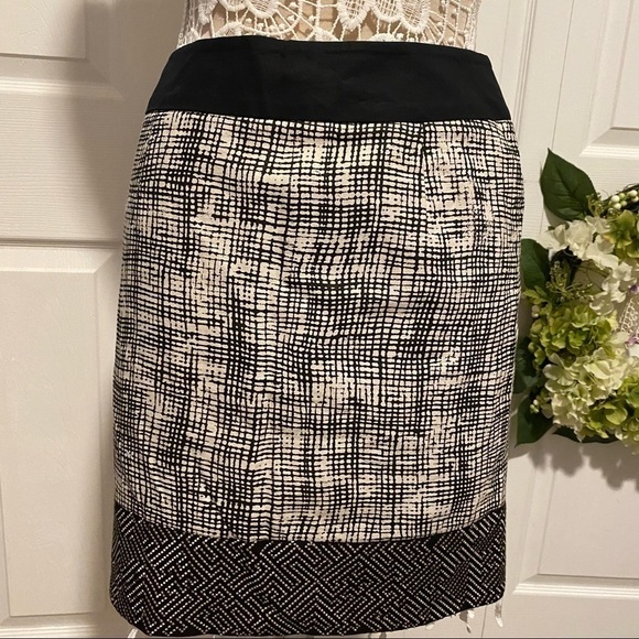 Weekend Max Mara Plaid Print Mini skirt Zip Closure  Black Neutral White size 6 - Picture 3 of 6